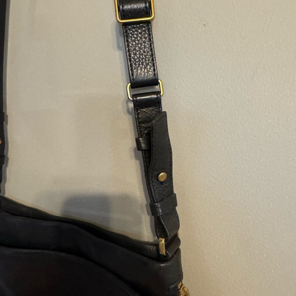 Elegant Fossil Black Leather Crossbody Bag - Picture 7 of 14